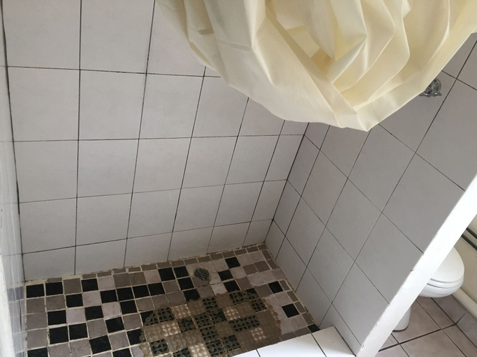 Bathroom 3, Liya Guest Lodge, Chobe