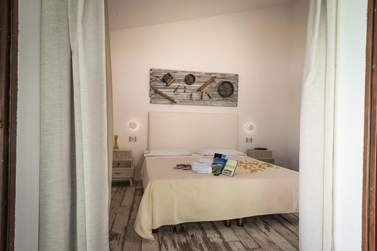Bedroom 3, Tiliguerta Glamping & Camping Village, Cagliari