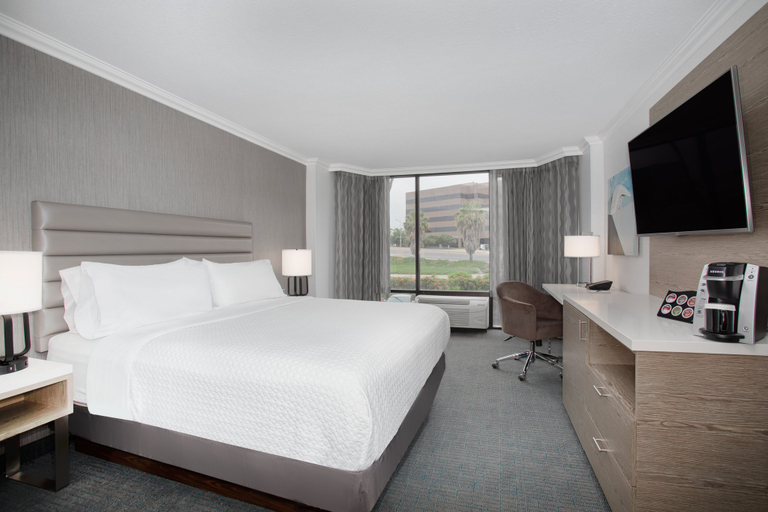 Bedroom 2, Crowne Plaza COSTA MESA ORANGE COUNTY by IHG, Orange