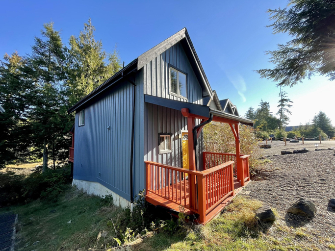 Exterior & Views 2, Black Bear Cottage, Alberni-Clayoquot