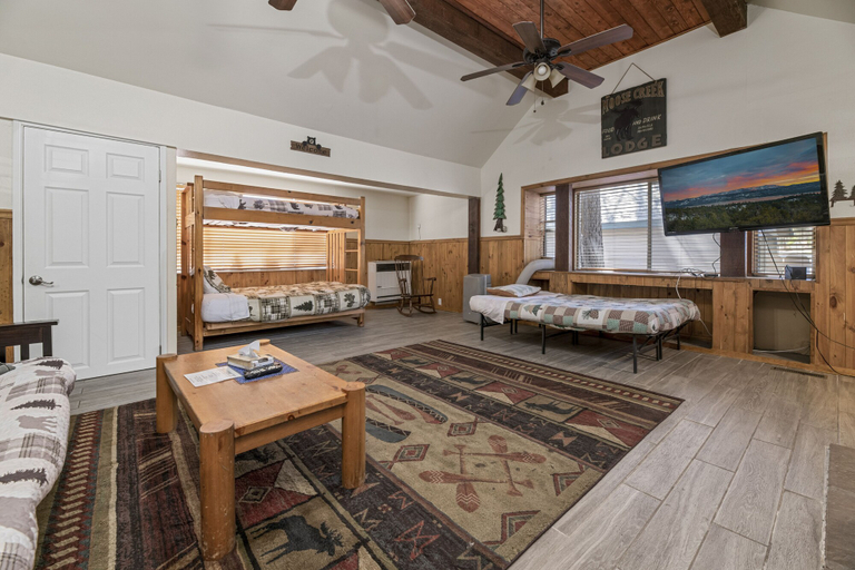 Bedroom 3, Big Bear Lakefront Lodge, San Bernardino