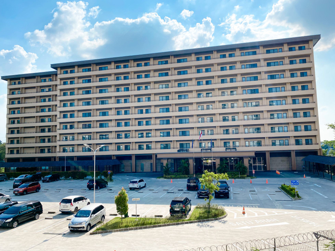 Exterior & Views 3, Comfort 2BR at Crown Court Executive Condominium Apartment By Travelio, Cikarang