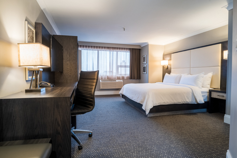 Bedroom 4, Crowne Plaza MONCTON DOWNTOWN by IHG, Westmorland