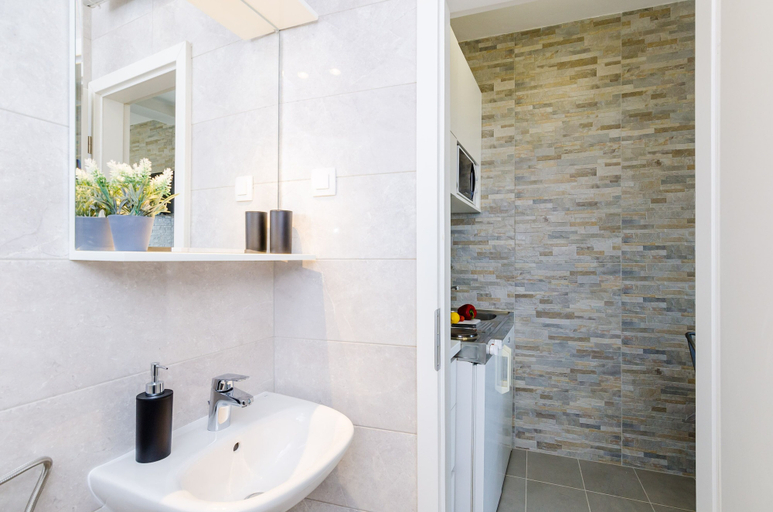 Bathroom 4, Miracle Apartments, Dubrovnik