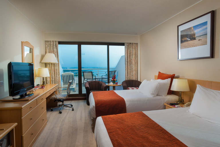 Bedroom 3, Crowne Plaza MUSCAT by IHG, Muttrah