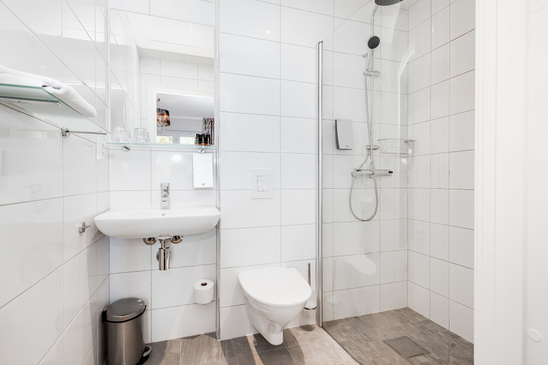 Bathroom 4, Home Hotel Kung Oscar, Trollhättan