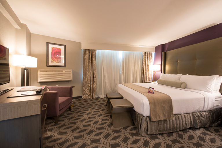Bedroom 5, Crowne Plaza SADDLE BROOK by IHG, Bergen