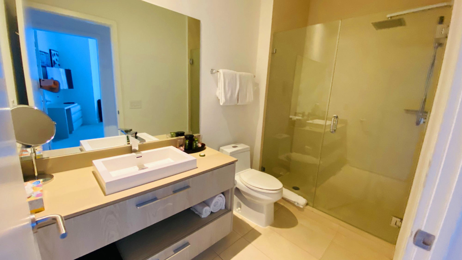 Bathroom 4, Lyfe Beach Resort, Broward