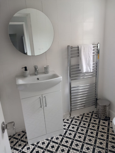 Bathroom 4, Huku Kwetu - Pearson House, Nottinghamshire
