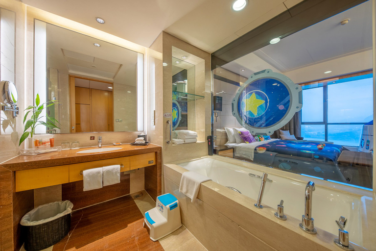 Bathroom 4, Crowne Plaza YICHANG by IHG, Yichang