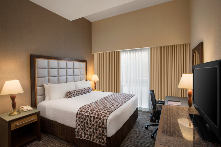 Bedroom 3, Crowne Plaza SAN FRANCISCO AIRPORT by IHG, San Mateo