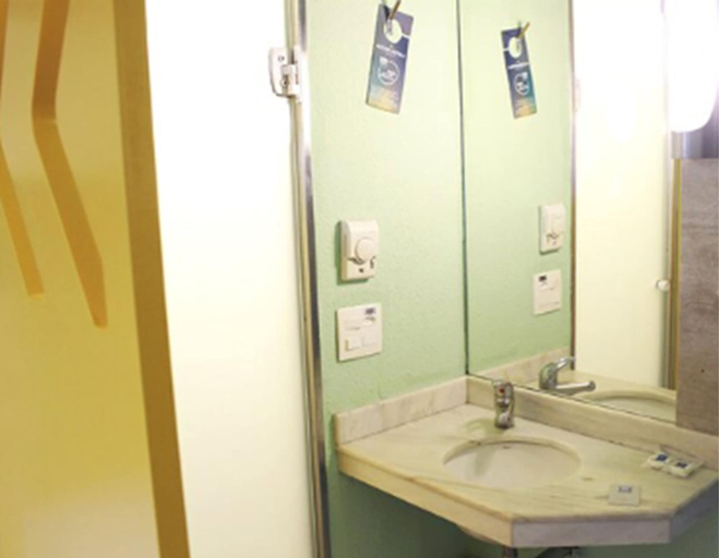 Bathroom 5, ibis budget Parauapebas, Parauapebas