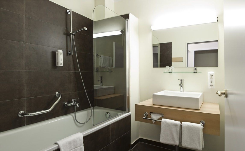 Bathroom 5, Levy's Rooms & Breakfast, Salzburg