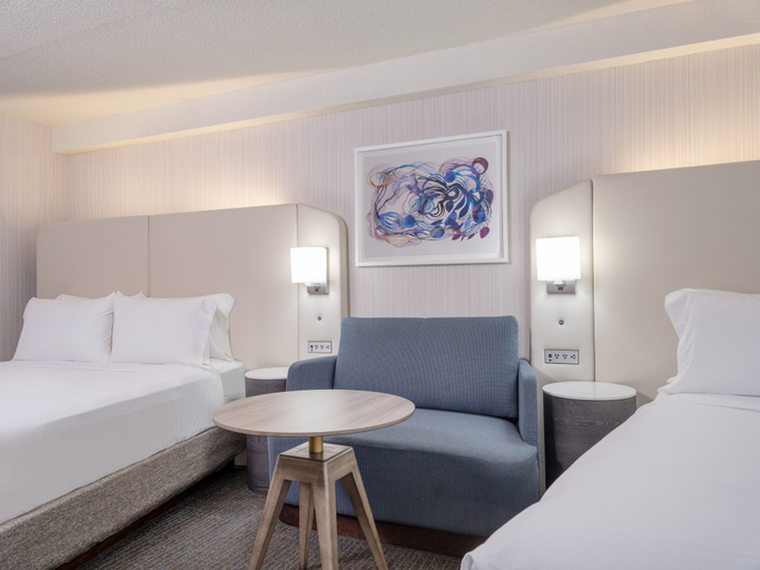 Bedroom 2, Crowne Plaza INDIANAPOLIS-AIRPORT by IHG, Indianapolis