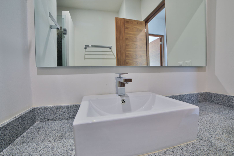 Bathroom 4, IK Zama 03, Cozumel