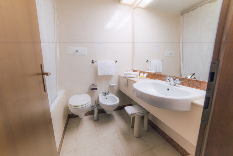 Bathroom 4, Hotel Everest Arco, Trento