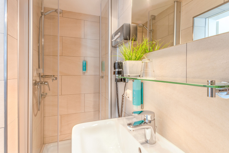 Bathroom 5, Strandschlösschen, Lübeck