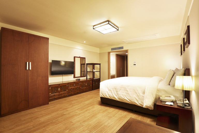 Bedroom 9