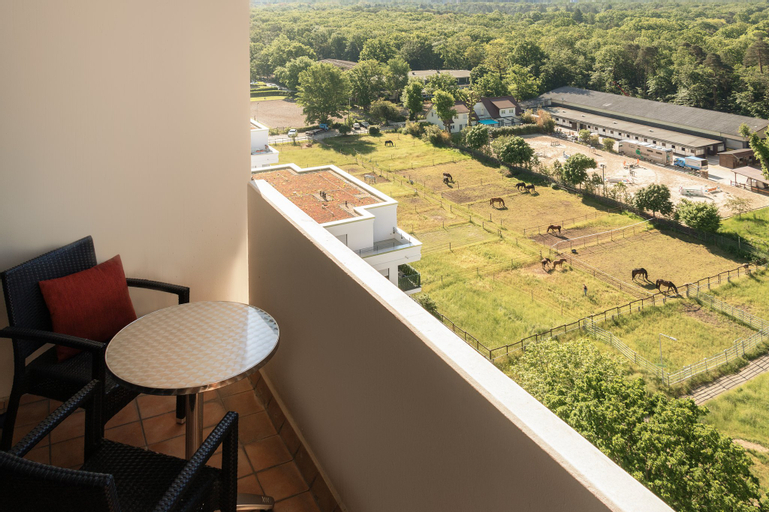 Exterior & Views 21