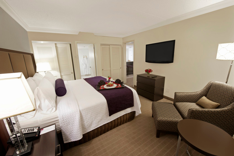 Bedroom 3, Crowne Plaza SUFFERN-MAHWAH by IHG, Rockland