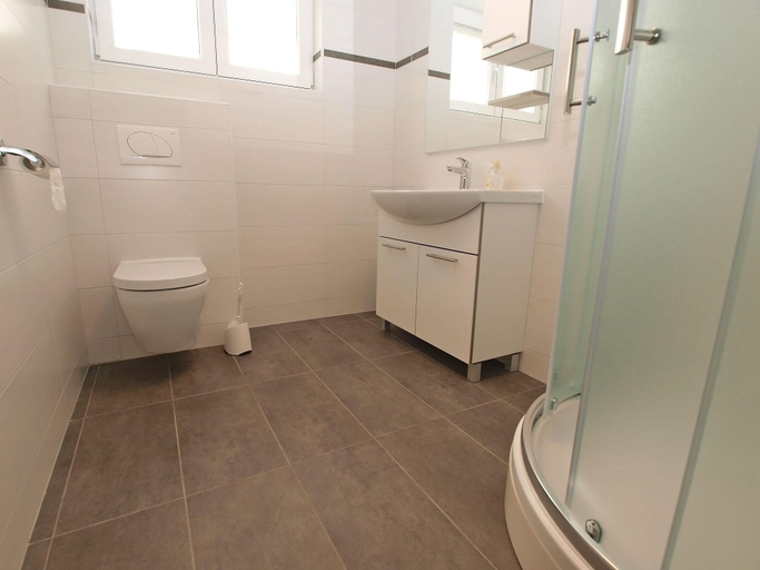 Bathroom 3, Apartment 927, Medulin