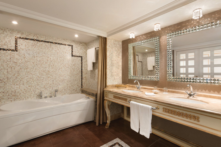 Bathroom 5, Crowne Plaza ISTANBUL - OLD CITY by IHG, Fatih