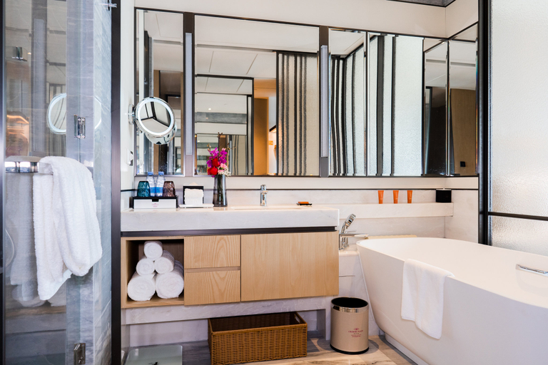 Bathroom 5, Crowne Plaza SHENZHEN NANSHAN by IHG, Shenzhen