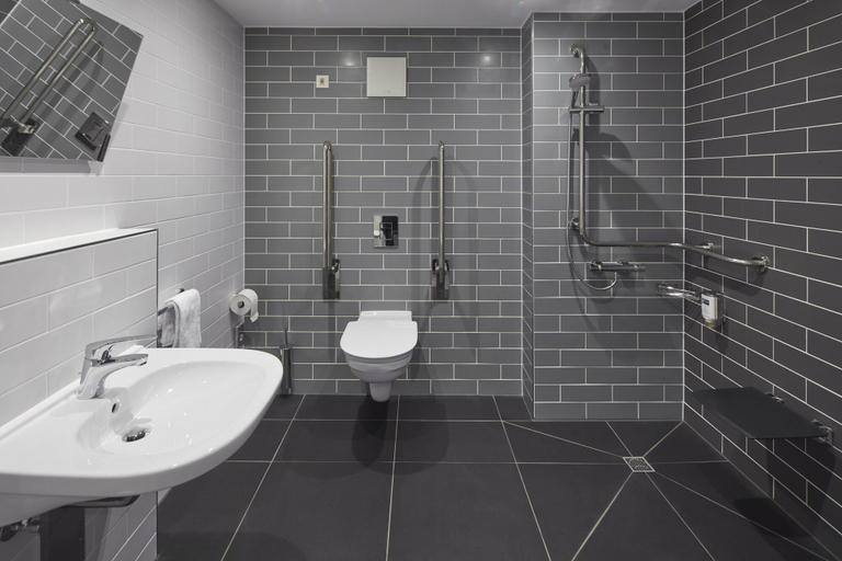 Bathroom 5, Holiday Inn Express MERZIG by IHG, Merzig-Wadern