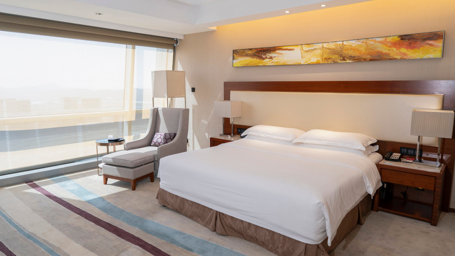 Bedroom 2, Crowne Plaza WUXI TAIHU by IHG, Wuxi