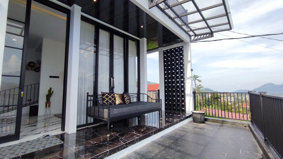 Others 4, MOUNTAIN HILL, Malang