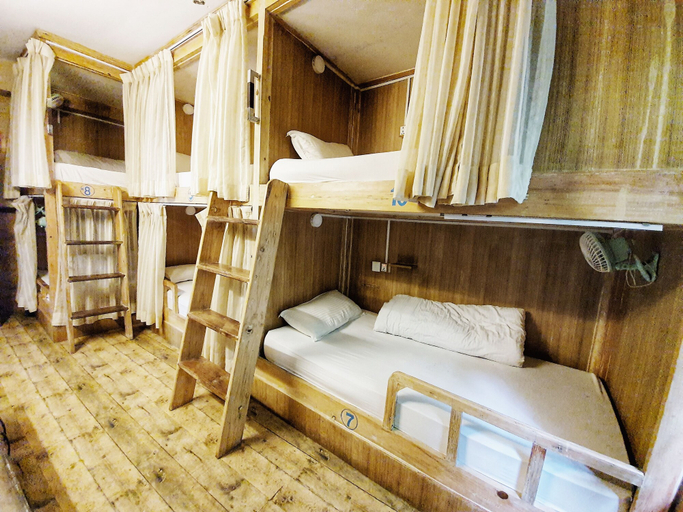 Bedroom 4, Hotel Forest Lake Backpackers' Hostel, Gandaki