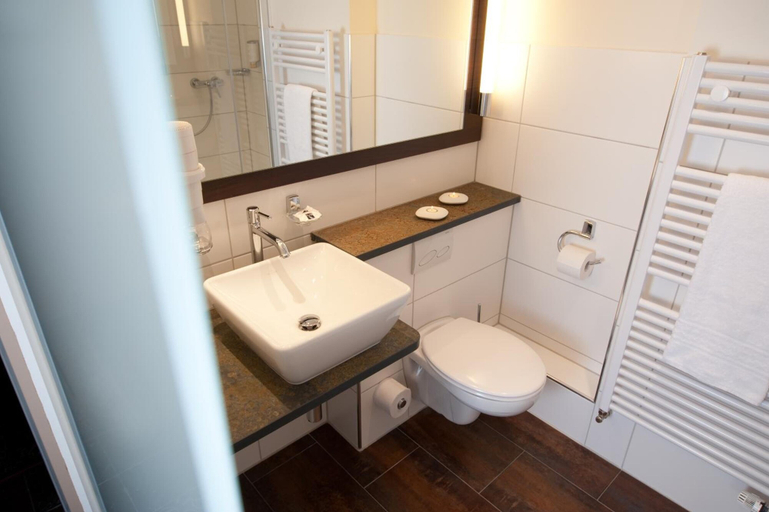 Bathroom 5, Hotel Restaurant Pollmanns, Cochem-Zell