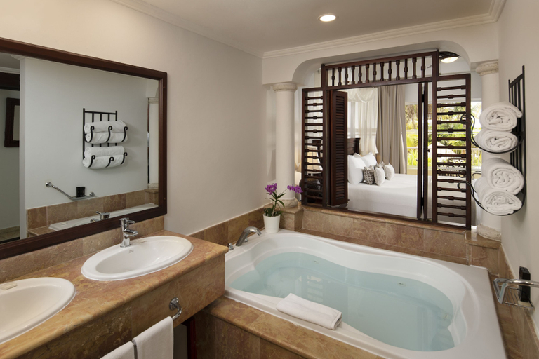 Bathroom 5, Melia Caribe Beach Resort - All Inclusive, Salvaleon de Higuey