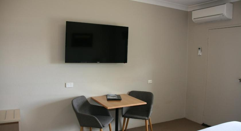 Bedroom 3, Jindy Inn, Snowy River