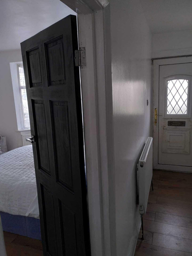Others 2, Remarkable 3-bed House in Hounslow, London