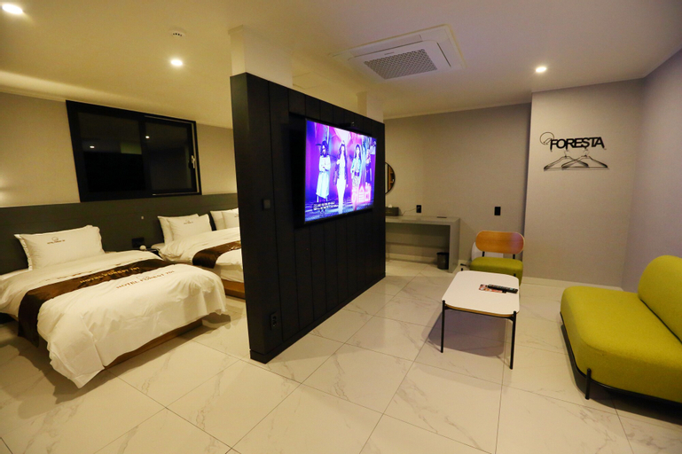 Bedroom 12