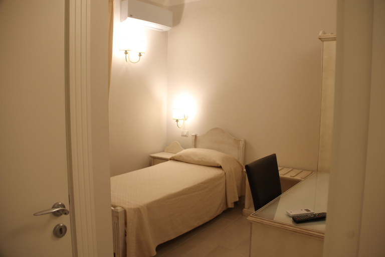 Bedroom 4, City Fair, Catania