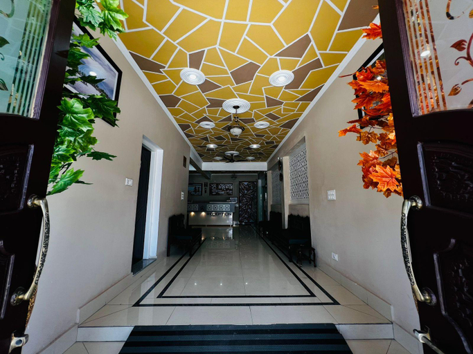 Public Area, sennin evin & resorts by MH, Srinagar