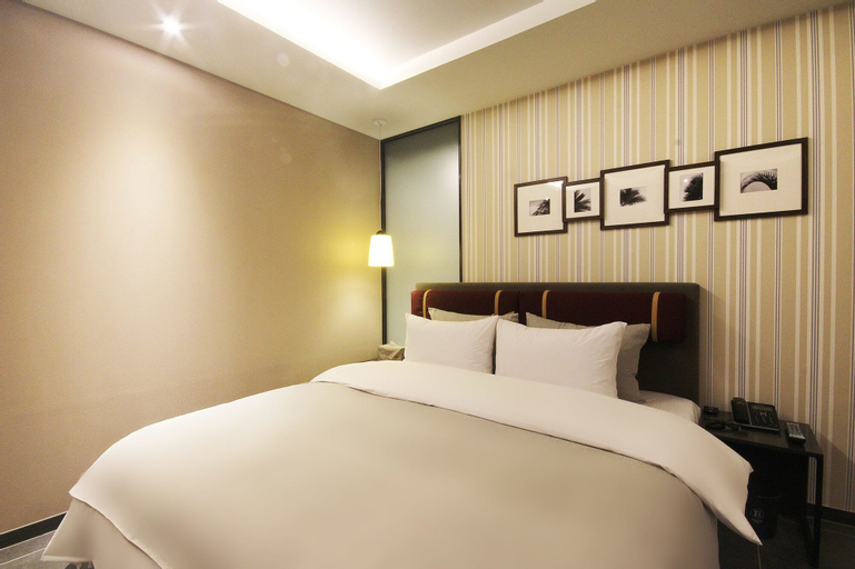 Bedroom 27