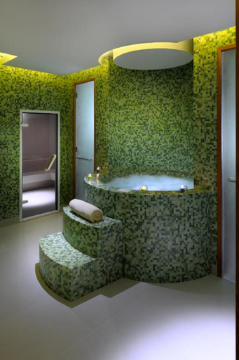 Bathroom 5, Crowne Plaza DUBAI JUMEIRAH by IHG, Dubai