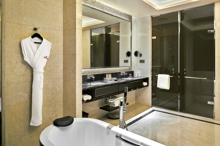 Bathroom 3, Crowne Plaza TIANJIN JINNAN by IHG, Tianjin