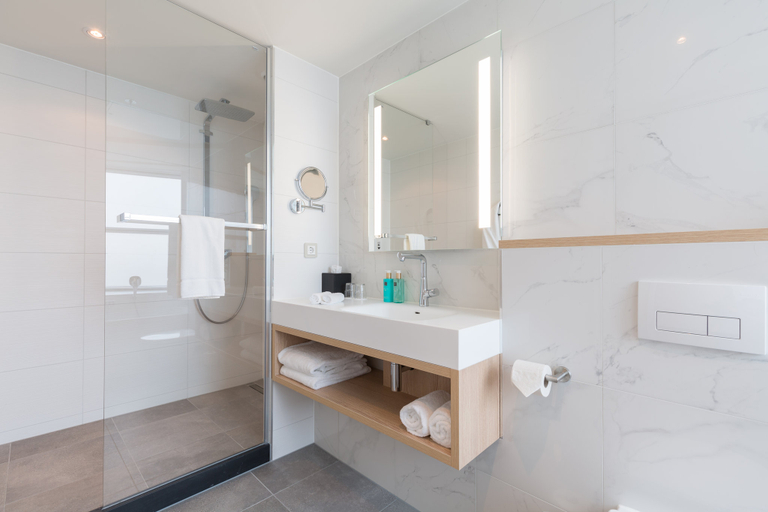 Bathroom 4, Crowne Plaza UTRECHT - CENTRAL STATION by IHG, Utrecht