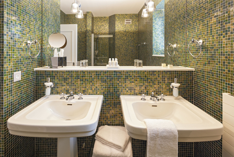 Bathroom 3, Hotel Rössli, Zürich