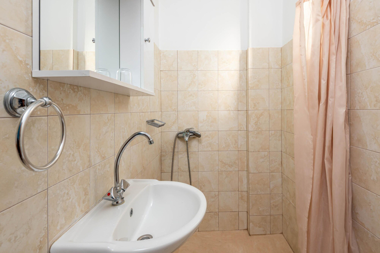 Bathroom 5, Litsas Studios, South Aegean