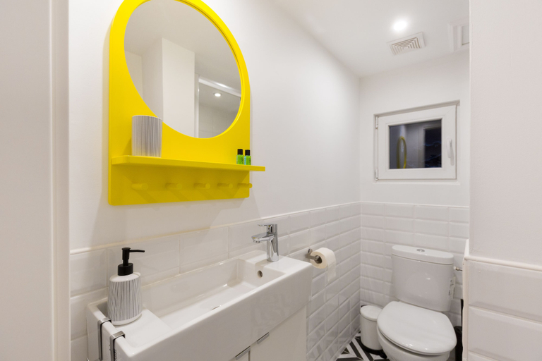 Bathroom 4, Leah Studios, Budapesti