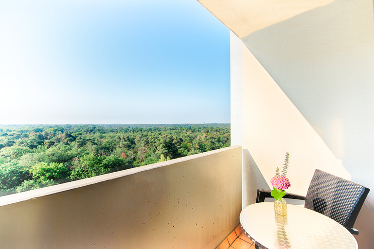 Exterior & Views 20