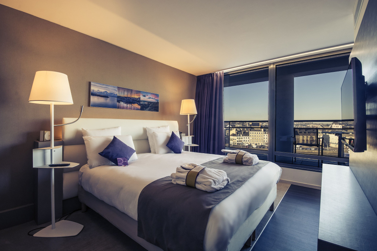 Bedroom 2, Mercure Cherbourg Centre Port hotel, Manche