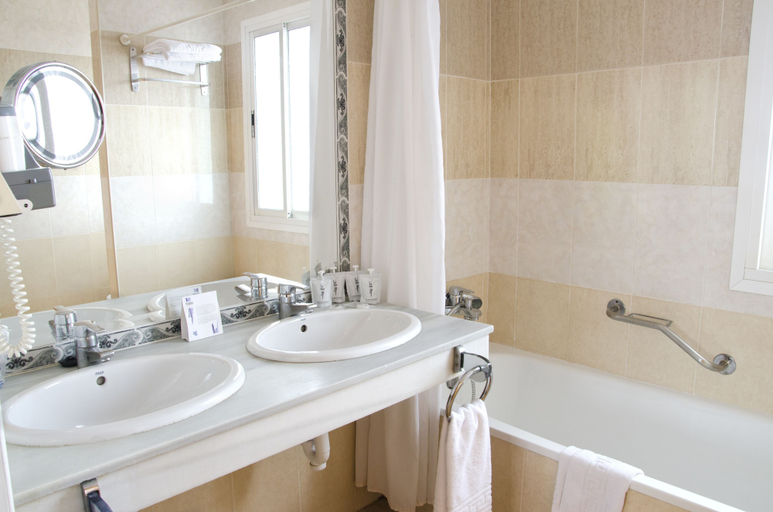 Bathroom 5, Hotel TRH Paraiso, Málaga