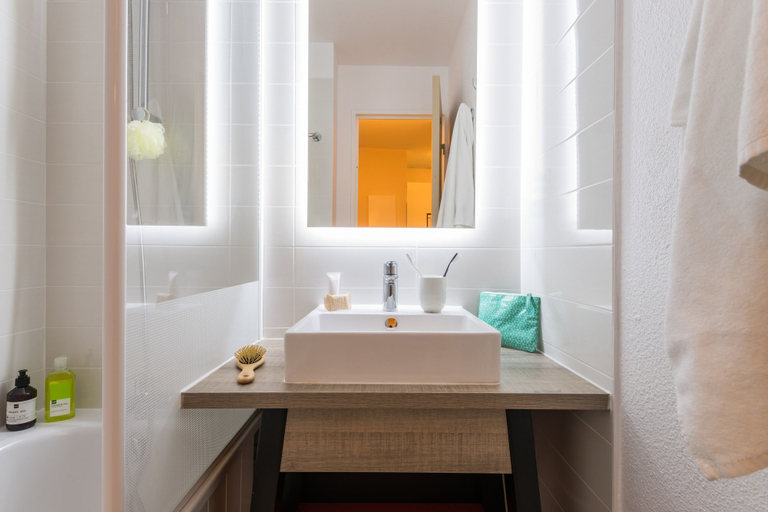 Bathroom, Pierre & Vacances Residence Le Domaine de Bordaberry, Pyrénées-Atlantiques