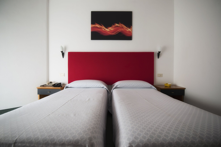Bedroom 3, Hotel Everest Arco, Trento